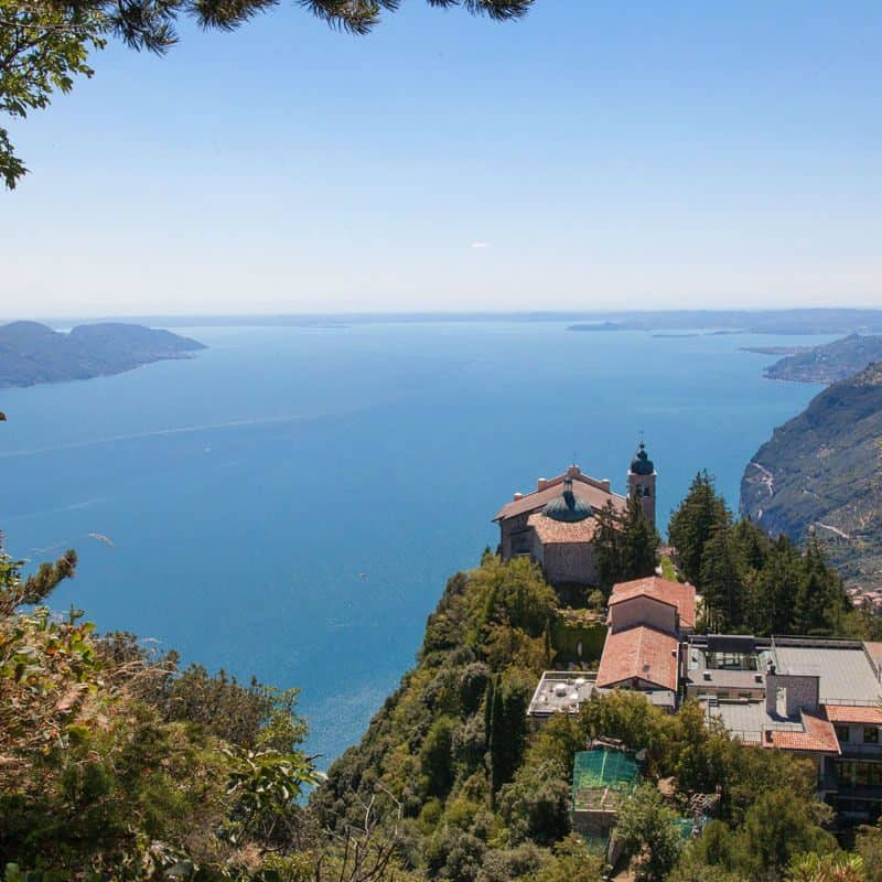 Intitolato a Carlo Maria Martini l’Eremo di Montecastello