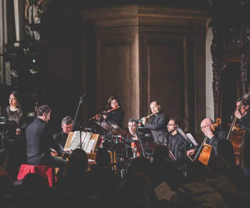 Dolore di Dio, storia dell’uomo: la Via Crucis musicale, con testi di Martini